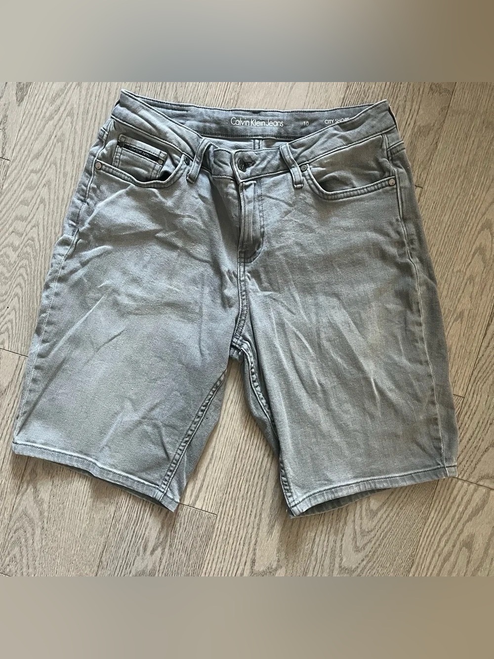 Calvin Klein Women's Light Gray Denim Jean Shorts size 10
